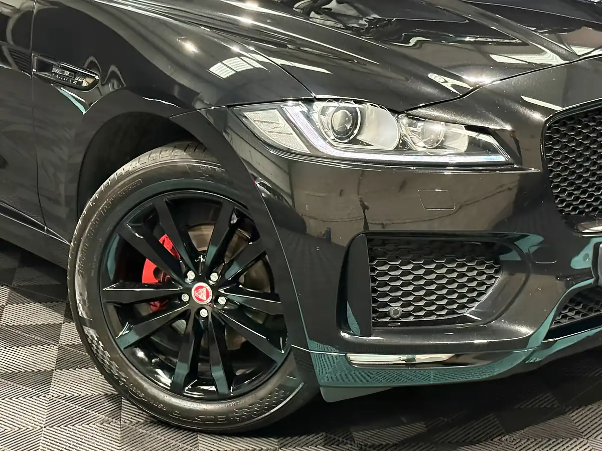 Used 2020 Jaguar F-Pace Chequered Flag Black - Interior and Exterior details 15
