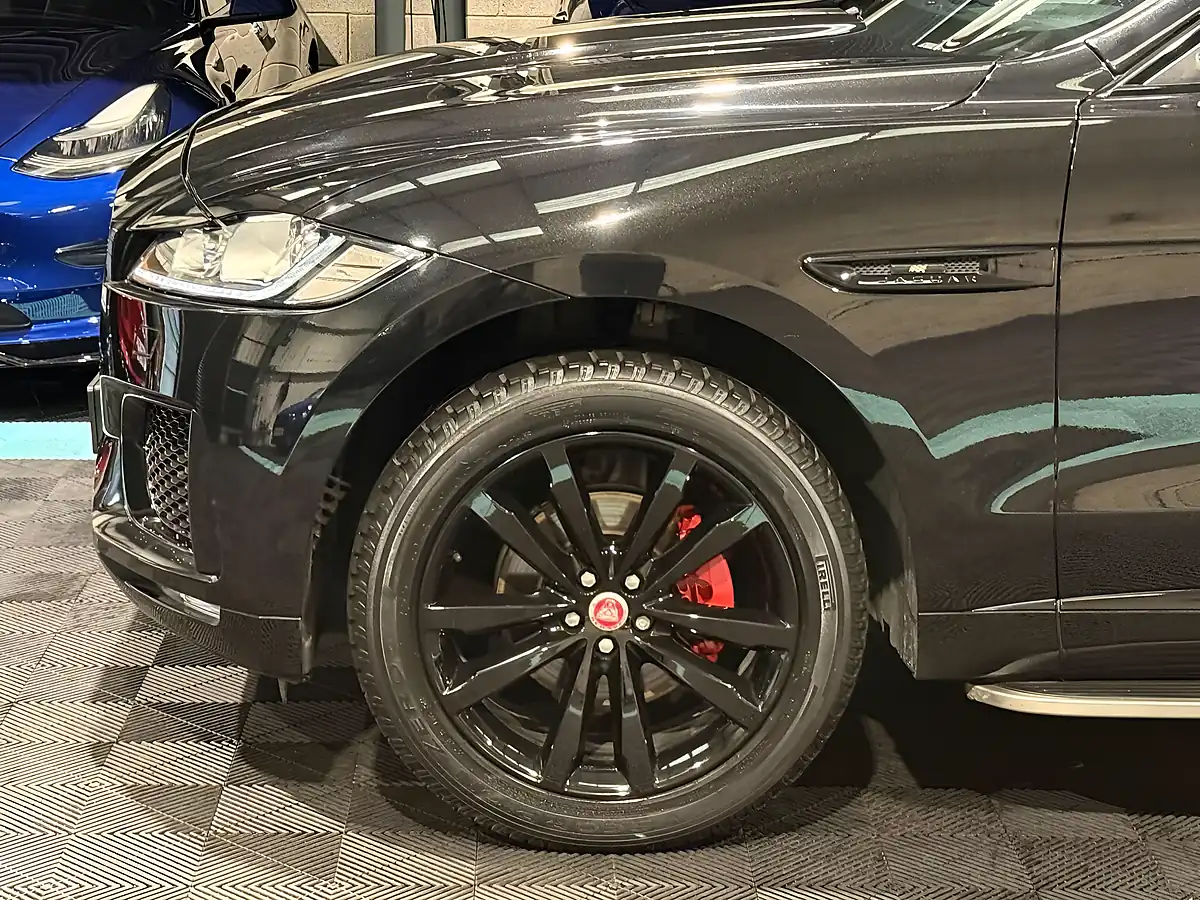 Used 2020 Jaguar F-Pace Chequered Flag Black - Interior and Exterior details 10