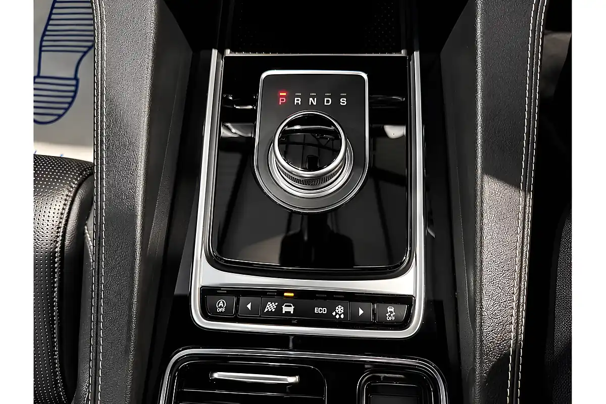 Used 2020 Jaguar F-Pace Chequered Flag Black - Interior and Exterior details 13