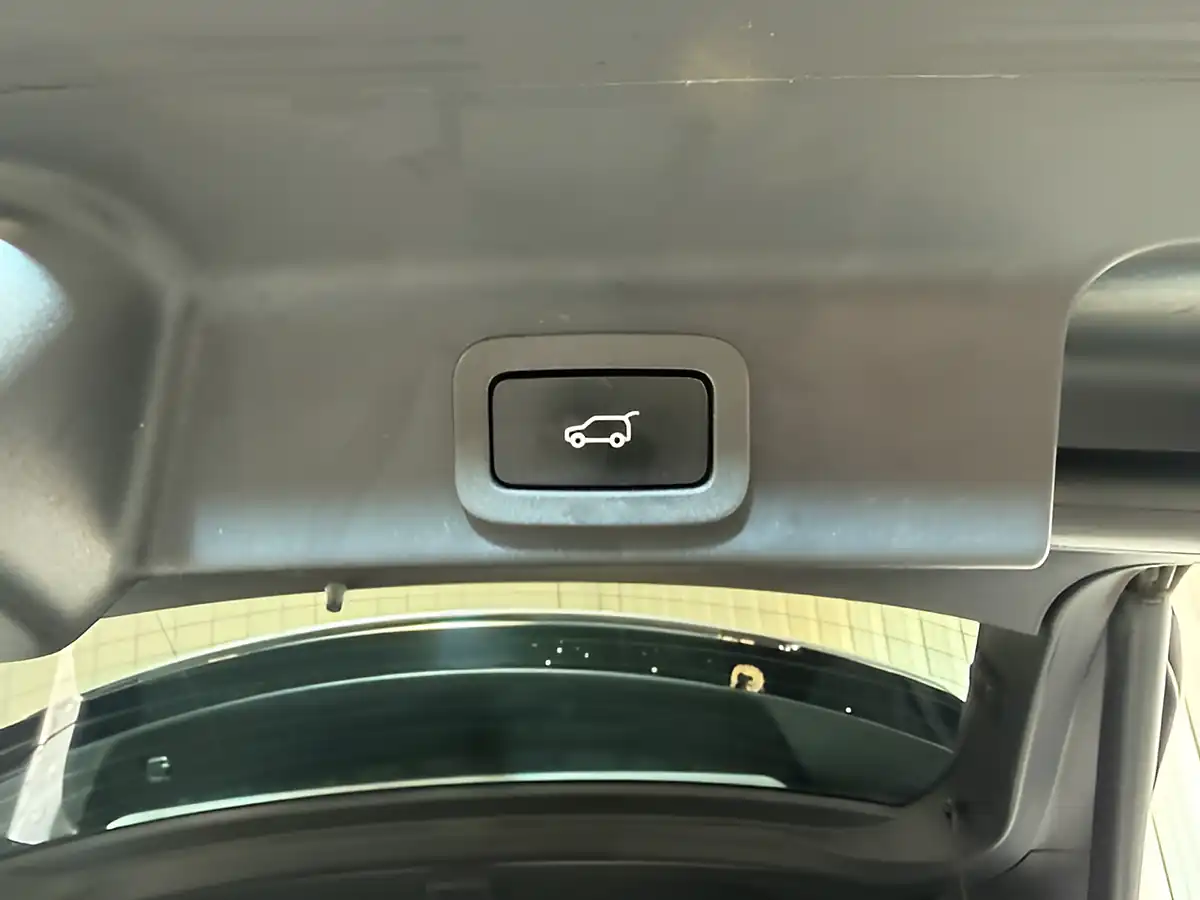Used 2020 Jaguar F-Pace Chequered Flag Eiger Grey - Interior and Exterior details 10