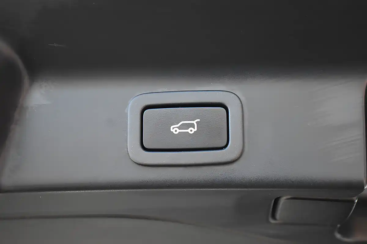 Used 2020 Jaguar F-Pace Chequered Flag Eiger Grey - Interior and Exterior details 15