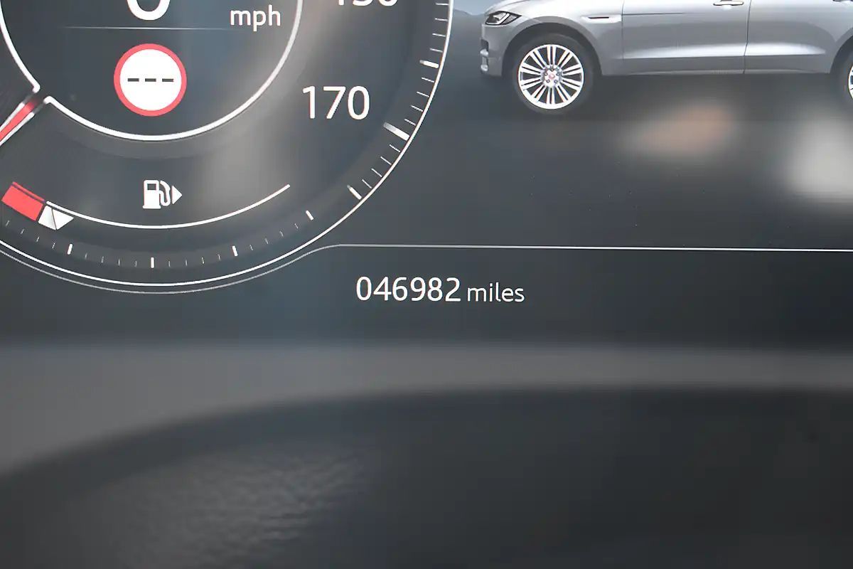 Used 2020 Jaguar F-Pace Chequered Flag Eiger Grey - Interior and Exterior details 9