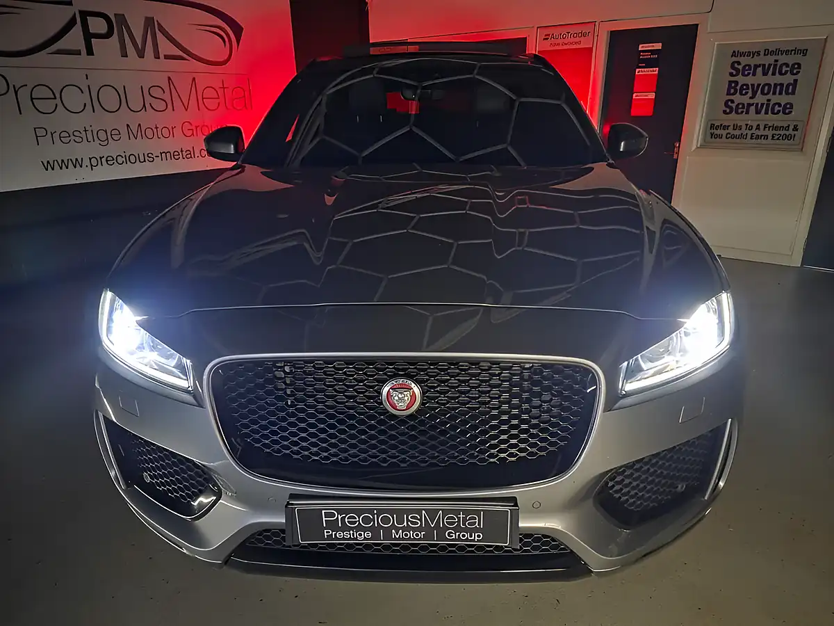 Used 2020 Jaguar F-Pace Chequered Flag Grey - Interior and Exterior details 10