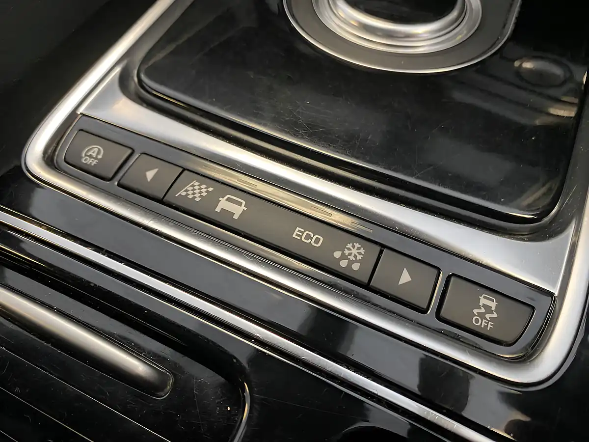Used 2020 Jaguar F-Pace Chequered Flag Grey - Interior and Exterior details 16