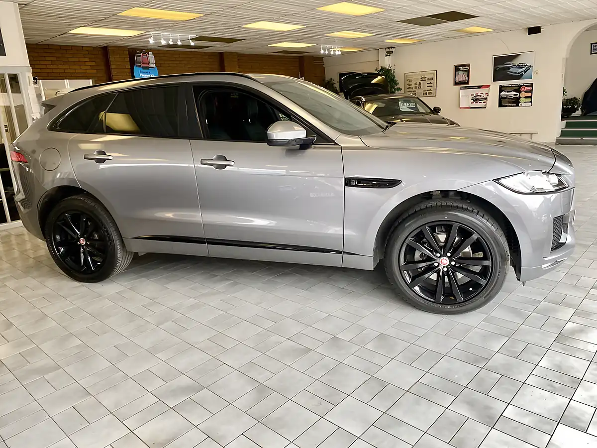 Used 2020 Jaguar F-Pace Chequered Flag Grey - Interior and Exterior details 6