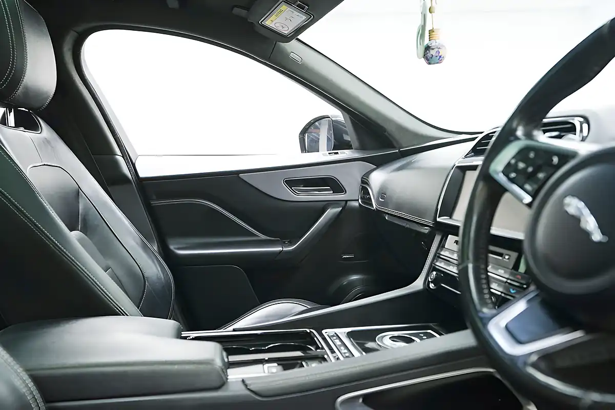 Used 2020 Jaguar F-Pace Chequered Flag Grey - Interior and Exterior details 15
