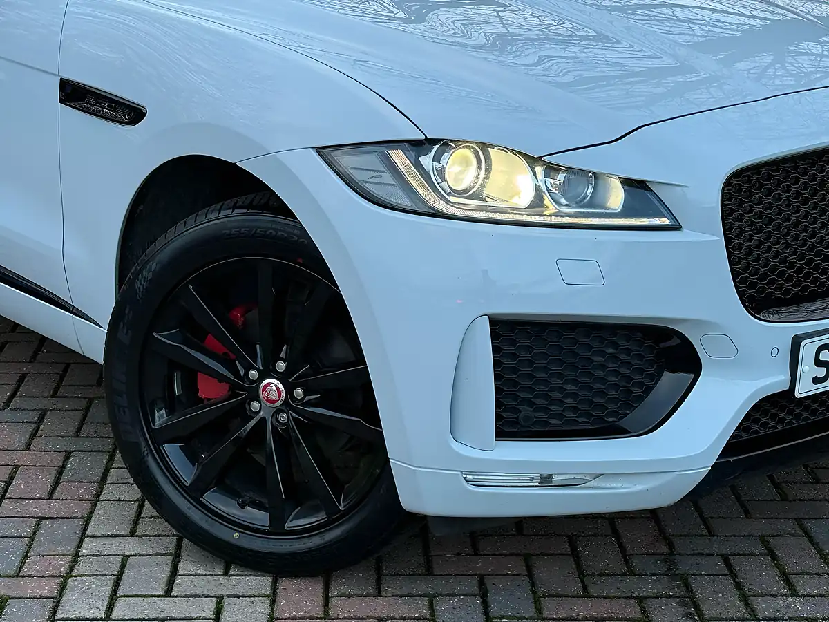 Used 2020 Jaguar F-Pace Chequered Flag White - Interior and Exterior details 11