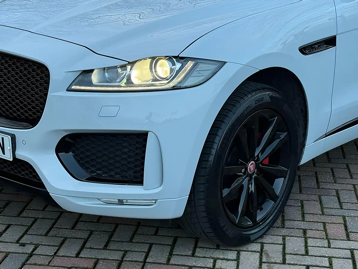 Used 2020 Jaguar F-Pace Chequered Flag White - Interior and Exterior details 12