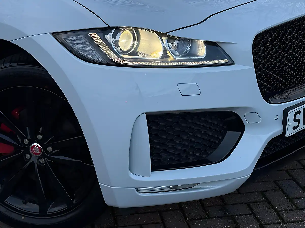 Used 2020 Jaguar F-Pace Chequered Flag White - Interior and Exterior details 13