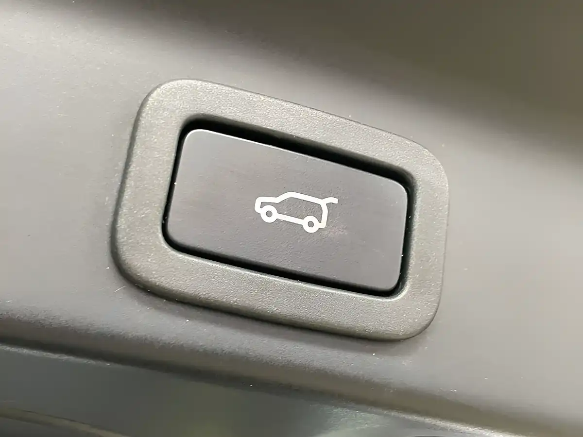 Used 2020 Jaguar F-Pace R-Sport Black - Interior and Exterior details 11