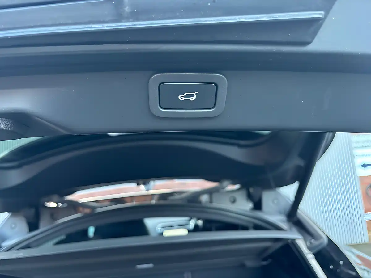 Used 2020 Jaguar I-Pace Hse Black - Interior and Exterior details 13