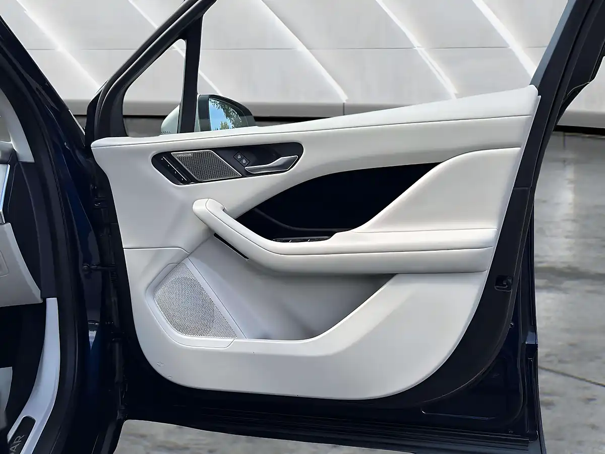Used 2020 Jaguar I-Pace Se Blue - Interior and Exterior details 12