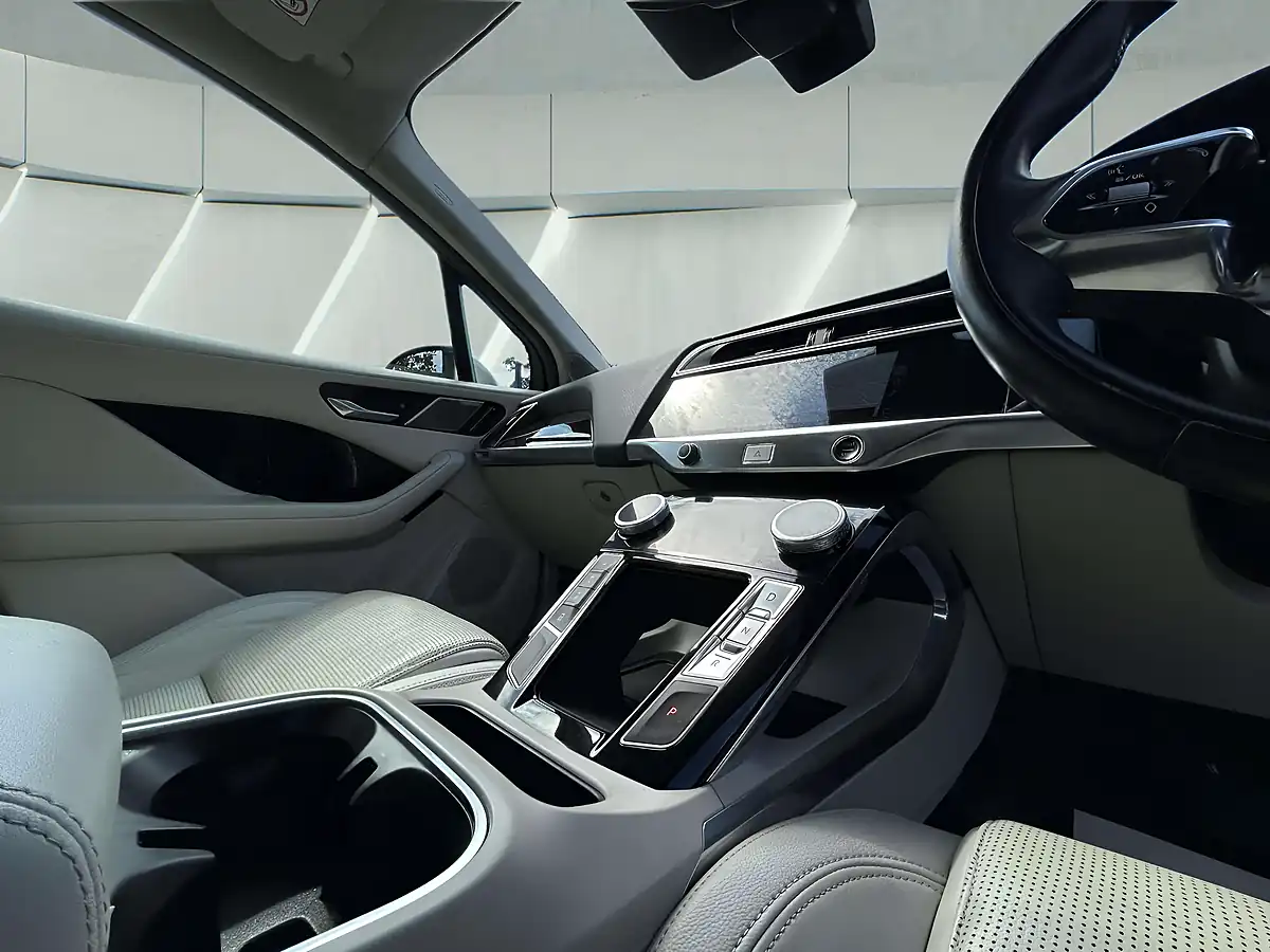Used 2020 Jaguar I-Pace Se Blue - Interior and Exterior details 15
