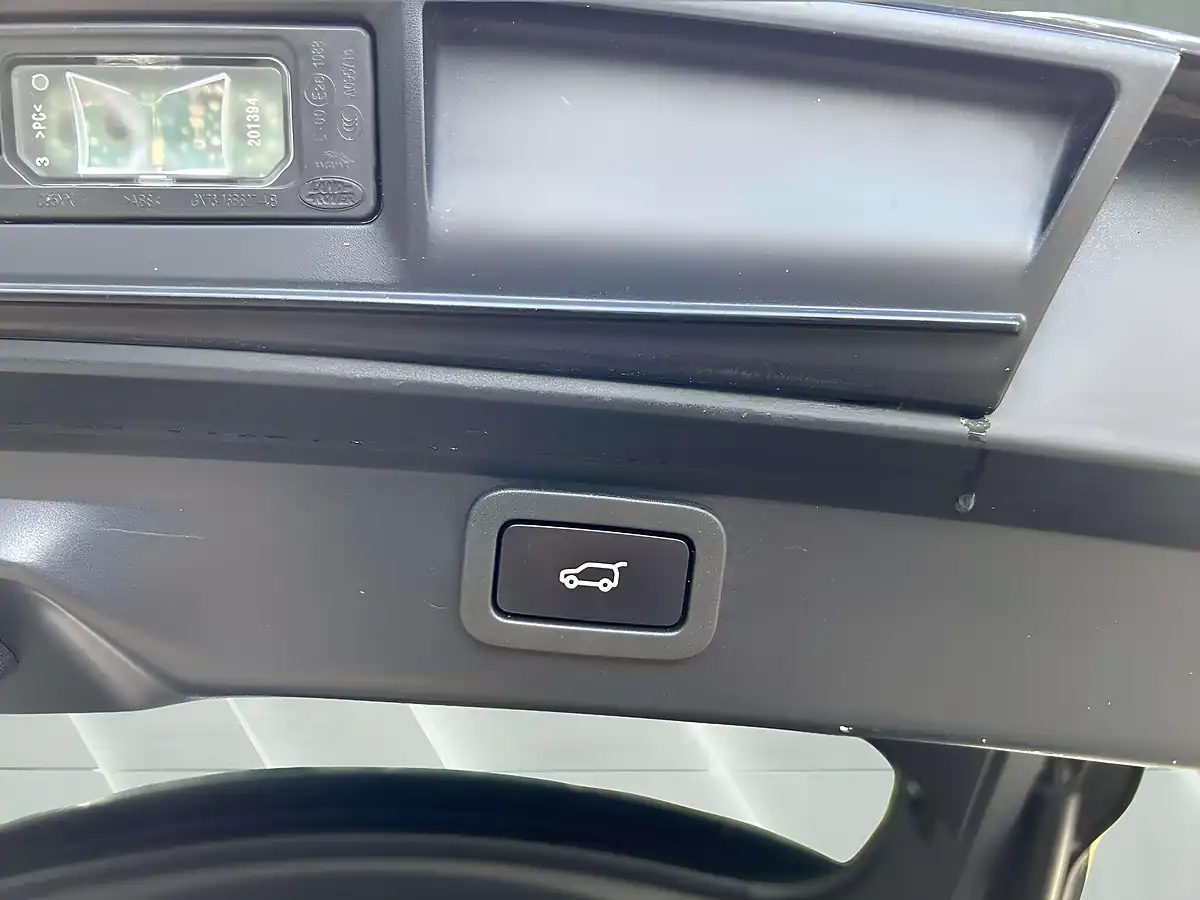 Used 2020 Jaguar I-Pace Se Blue - Interior and Exterior details 17