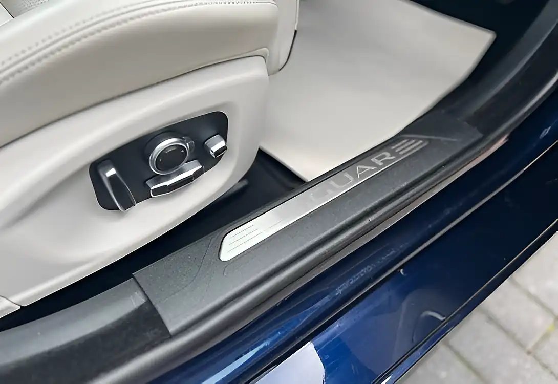Used 2020 Jaguar Xe Hse Blue - Interior and Exterior details 12
