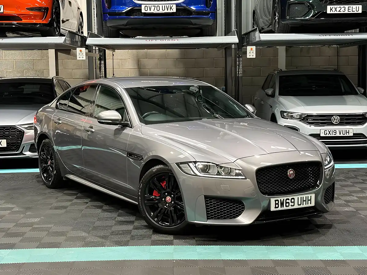 Used 2020 Jaguar Xf Chequered Flag Grey - Front View