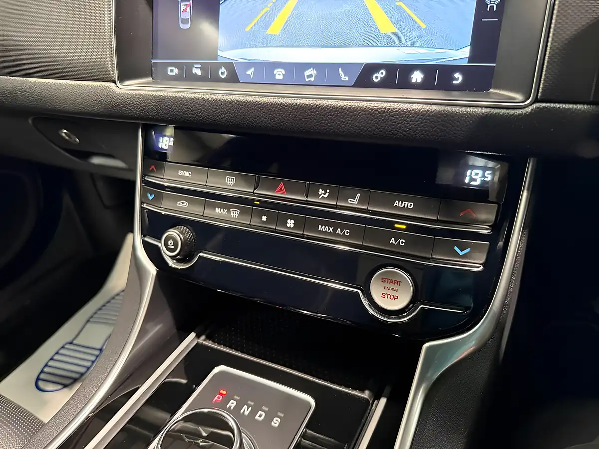 Used 2020 Jaguar Xf Chequered Flag Grey - Interior and Exterior details 19