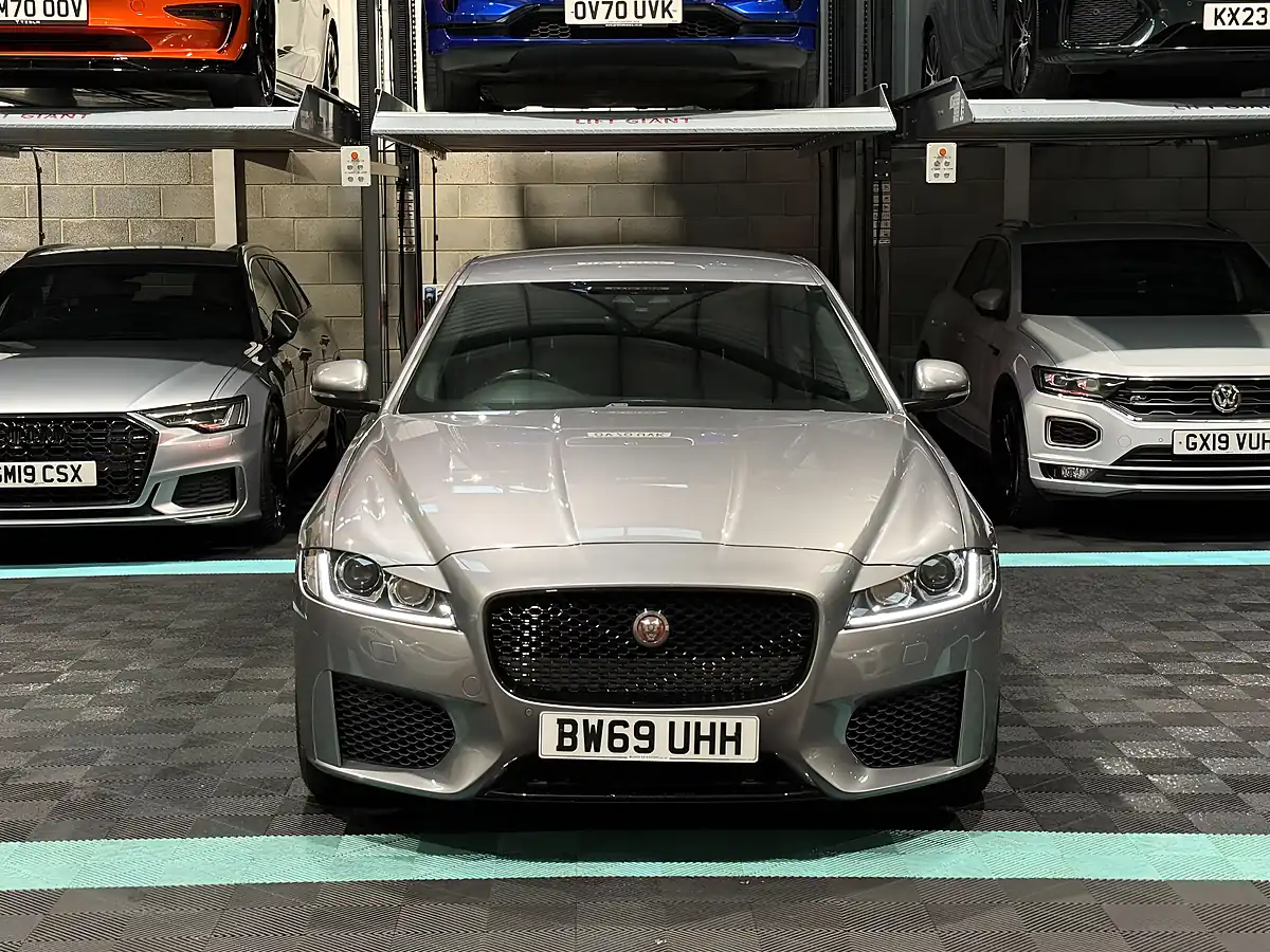 Used 2020 Jaguar Xf Chequered Flag Grey - Interior and Exterior details 4