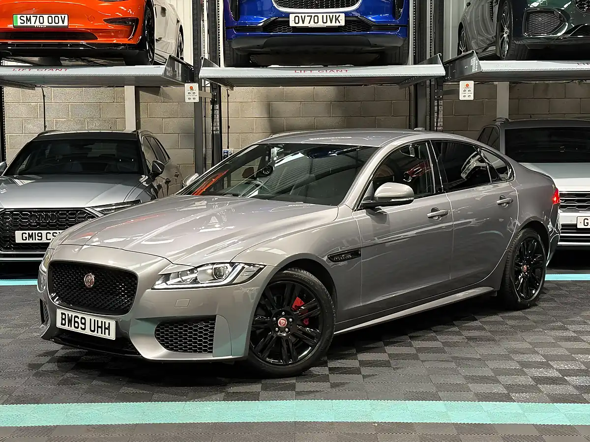 Used 2020 Jaguar Xf Chequered Flag Grey - Interior and Exterior details 5