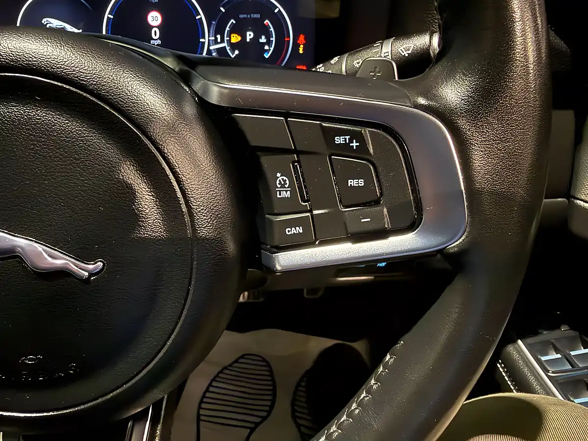 Used 2020 Jaguar Xf Chequered Flag Grey - Interior and Exterior details 17