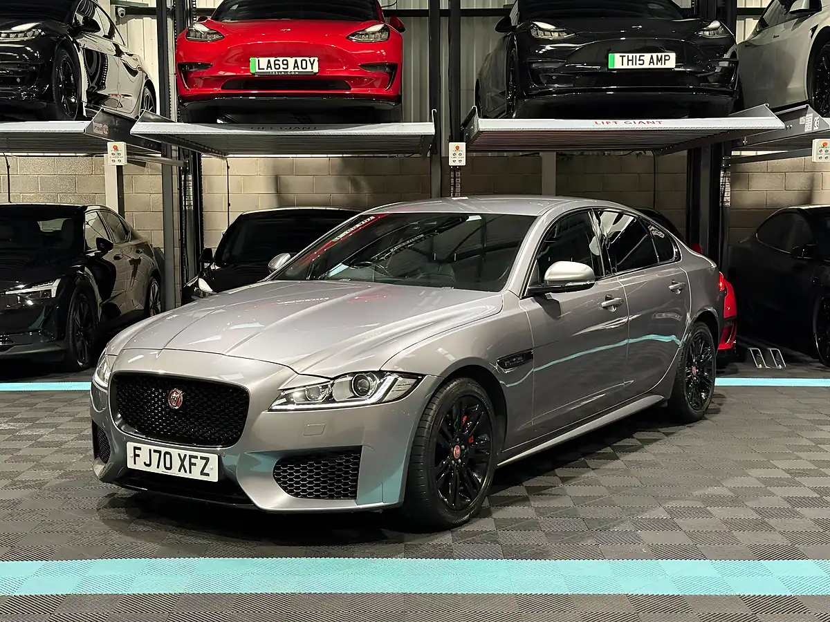 Used 2020 Jaguar Xf Chequered Flag Grey - Interior and Exterior details 5