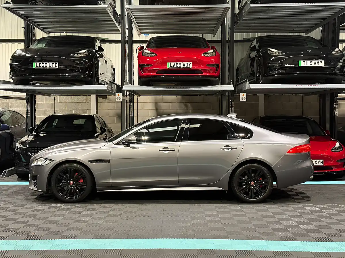 Used 2020 Jaguar Xf Chequered Flag Grey - Interior and Exterior details 6