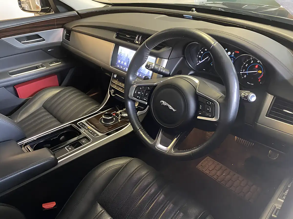Used 2020 Jaguar Xf Estate Portfolio Black - Interior and Exterior details 12