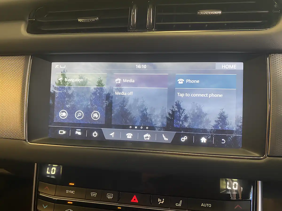 Used 2020 Jaguar Xf Estate Portfolio Black - Interior and Exterior details 15