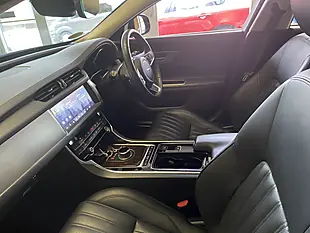 Used 2020 Jaguar Xf Estate Portfolio Black - Interior and Exterior details 7