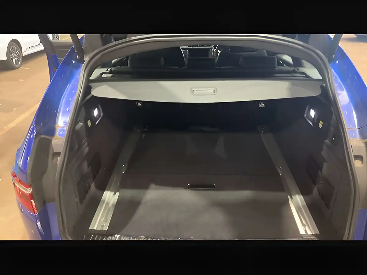 Used 2020 Jaguar Xf R-Sport Blue - Interior and Exterior details 9