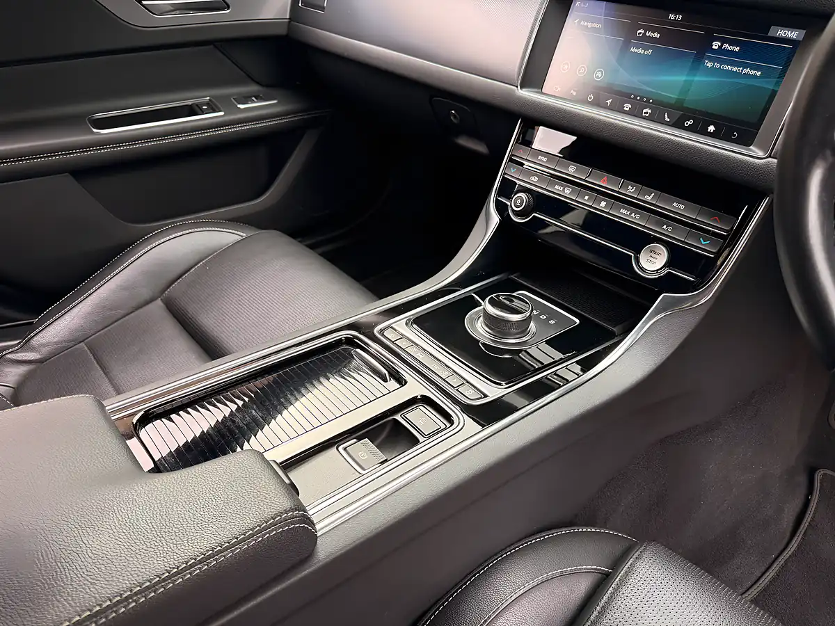 Used 2020 Jaguar Xf R-Sport Portofino Blue - Interior and Exterior details 16
