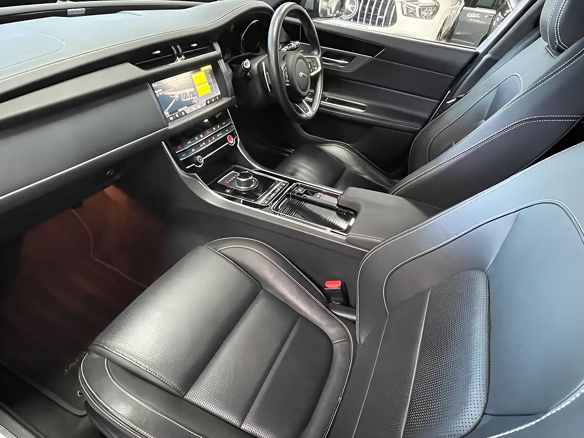 Used 2020 Jaguar Xf Sportbrake R-Sport Grey - Interior and Exterior details 15