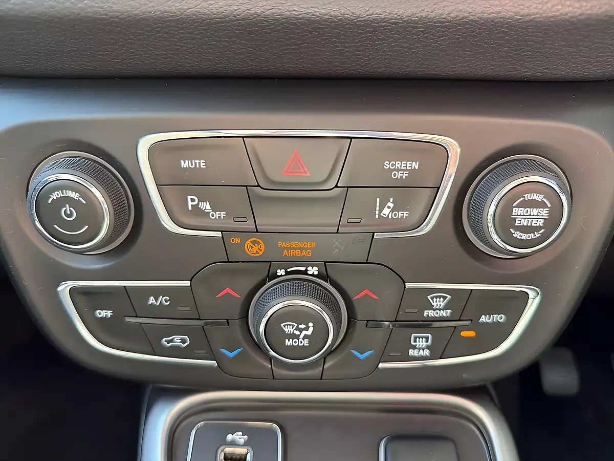 Used 2020 Jeep Compass Longitude Red - Interior and Exterior details 11