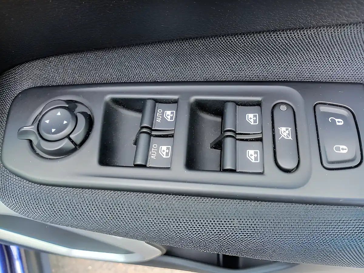 Used 2020 Jeep Renegade Longitude Jetset Blue - Interior and Exterior details 14
