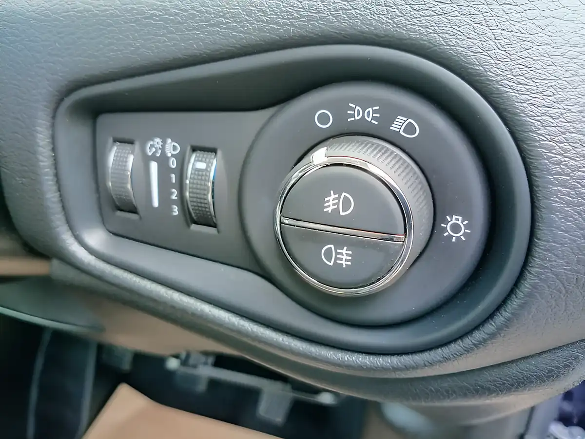 Used 2020 Jeep Renegade Longitude Jetset Blue - Interior and Exterior details 16