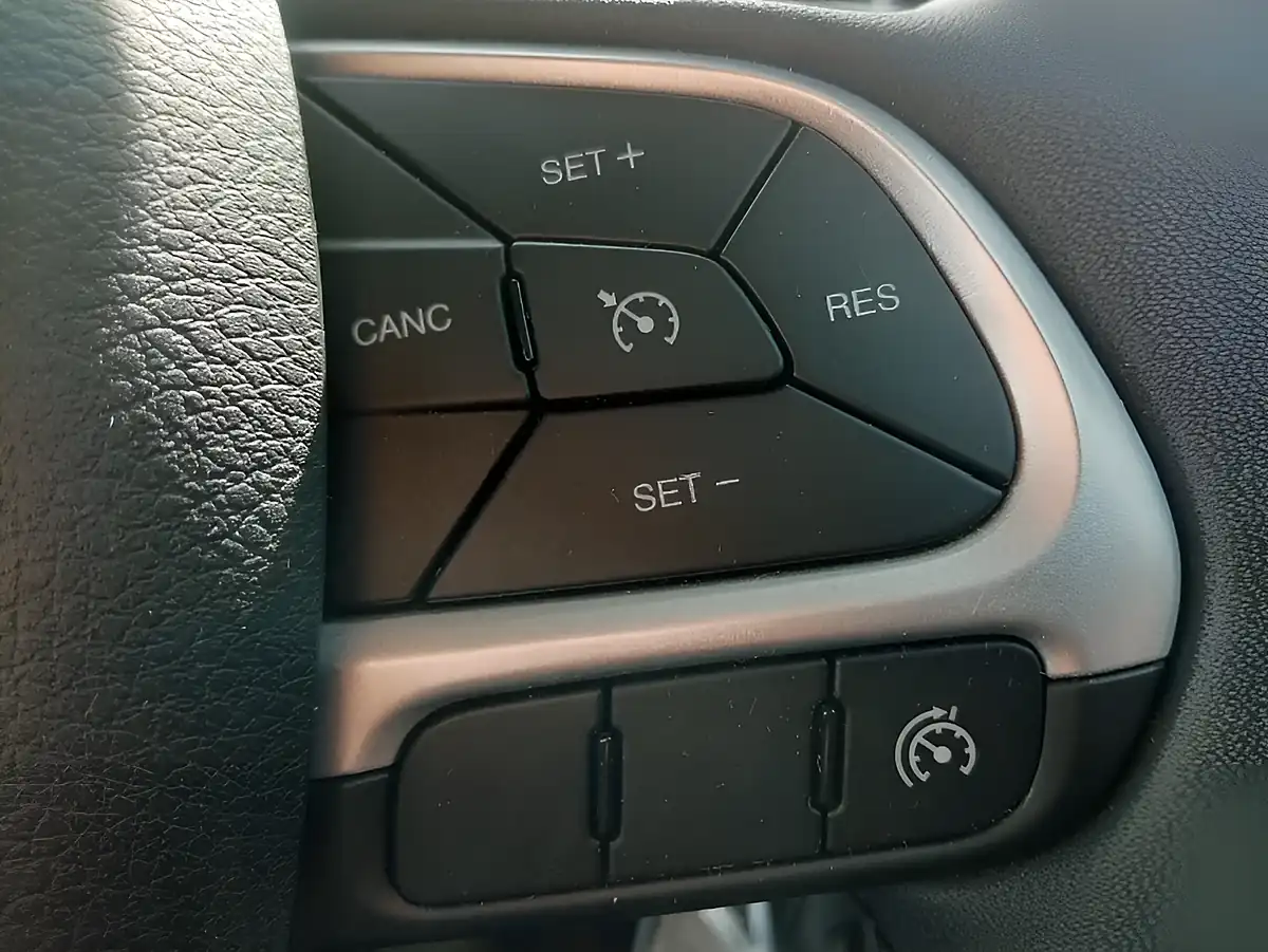 Used 2020 Jeep Renegade Longitude Jetset Blue - Interior and Exterior details 17