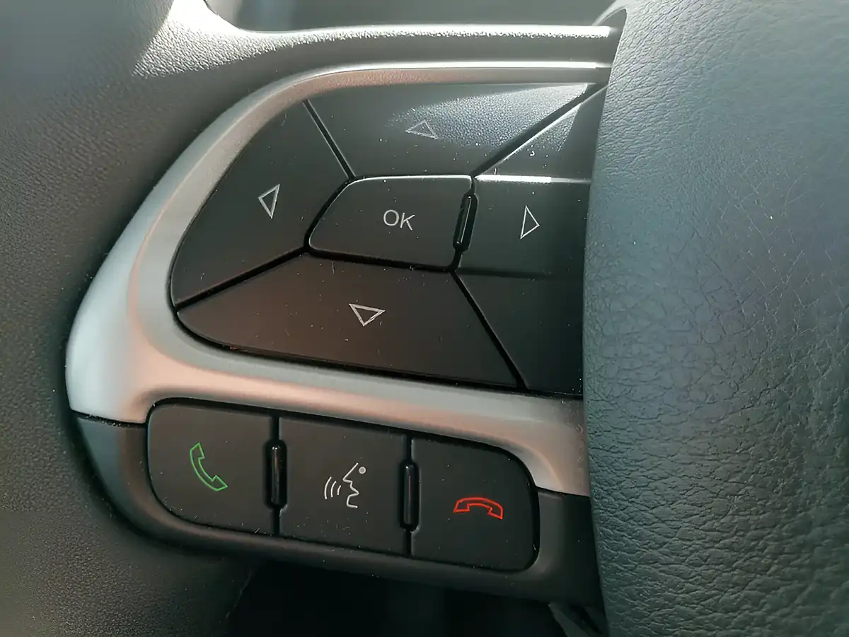 Used 2020 Jeep Renegade Longitude Jetset Blue - Interior and Exterior details 18