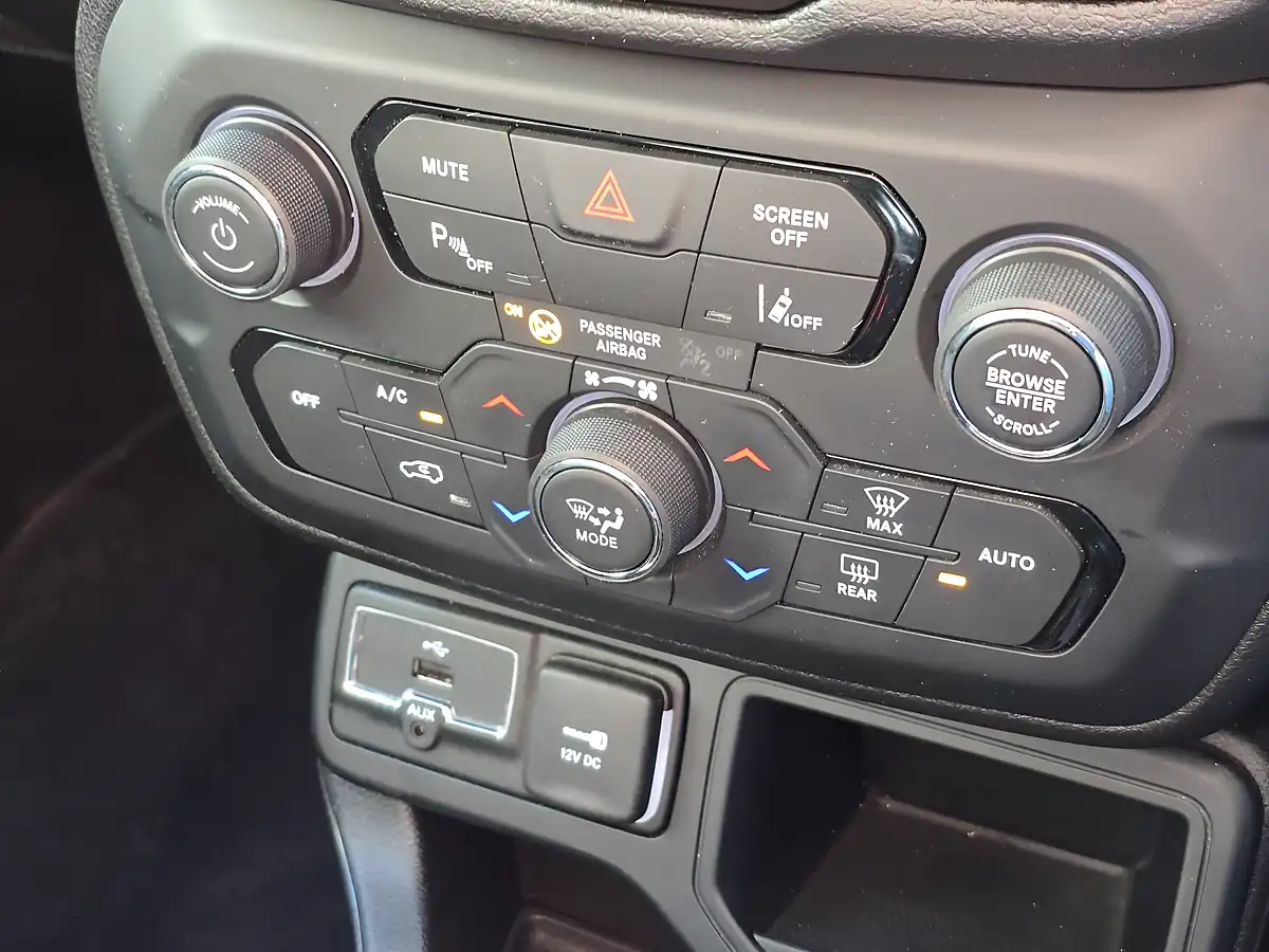 Used 2020 Jeep Renegade Night Eagle Grey - Interior and Exterior details 13