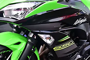 Used 2020 Kawasaki Ninja 650 Super Sports Green - Interior and Exterior details 11