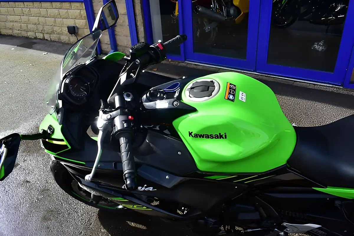 Used 2020 Kawasaki Ninja 650 Super Sports Green - Interior and Exterior details 13