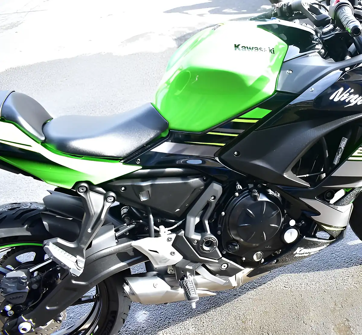 Used 2020 Kawasaki Ninja 650 Super Sports Green - Interior and Exterior details 15