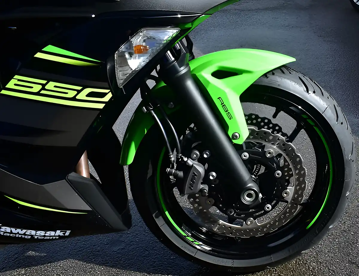 Used 2020 Kawasaki Ninja 650 Super Sports Green - Interior and Exterior details 16