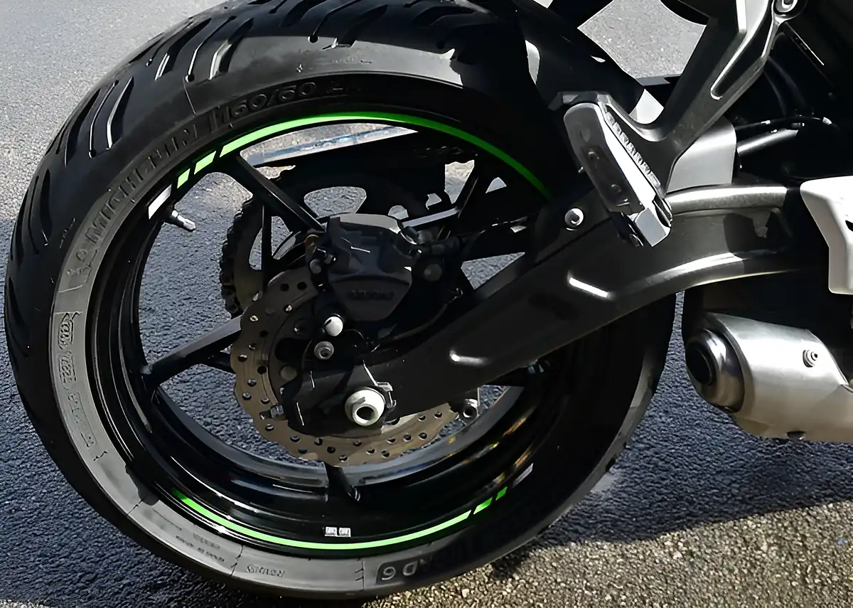 Used 2020 Kawasaki Ninja 650 Super Sports Green - Interior and Exterior details 17