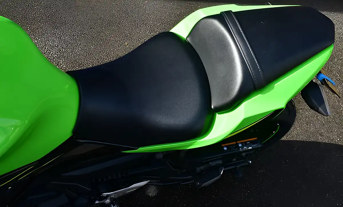 Used 2020 Kawasaki Ninja 650 Super Sports Green - Interior and Exterior details 18