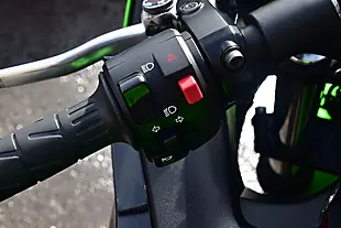 Used 2020 Kawasaki Ninja 650 Super Sports Green - Interior and Exterior details 19