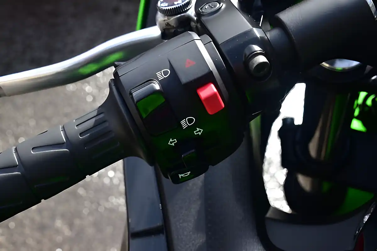 Used 2020 Kawasaki Ninja 650 Super Sports Green - Interior and Exterior details 19