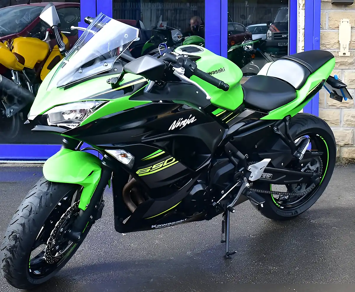 Used 2020 Kawasaki Ninja 650 Super Sports Green - Interior and Exterior details 2