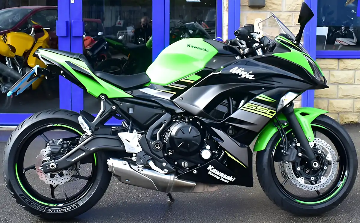 Used 2020 Kawasaki Ninja 650 Super Sports Green - Interior and Exterior details 5