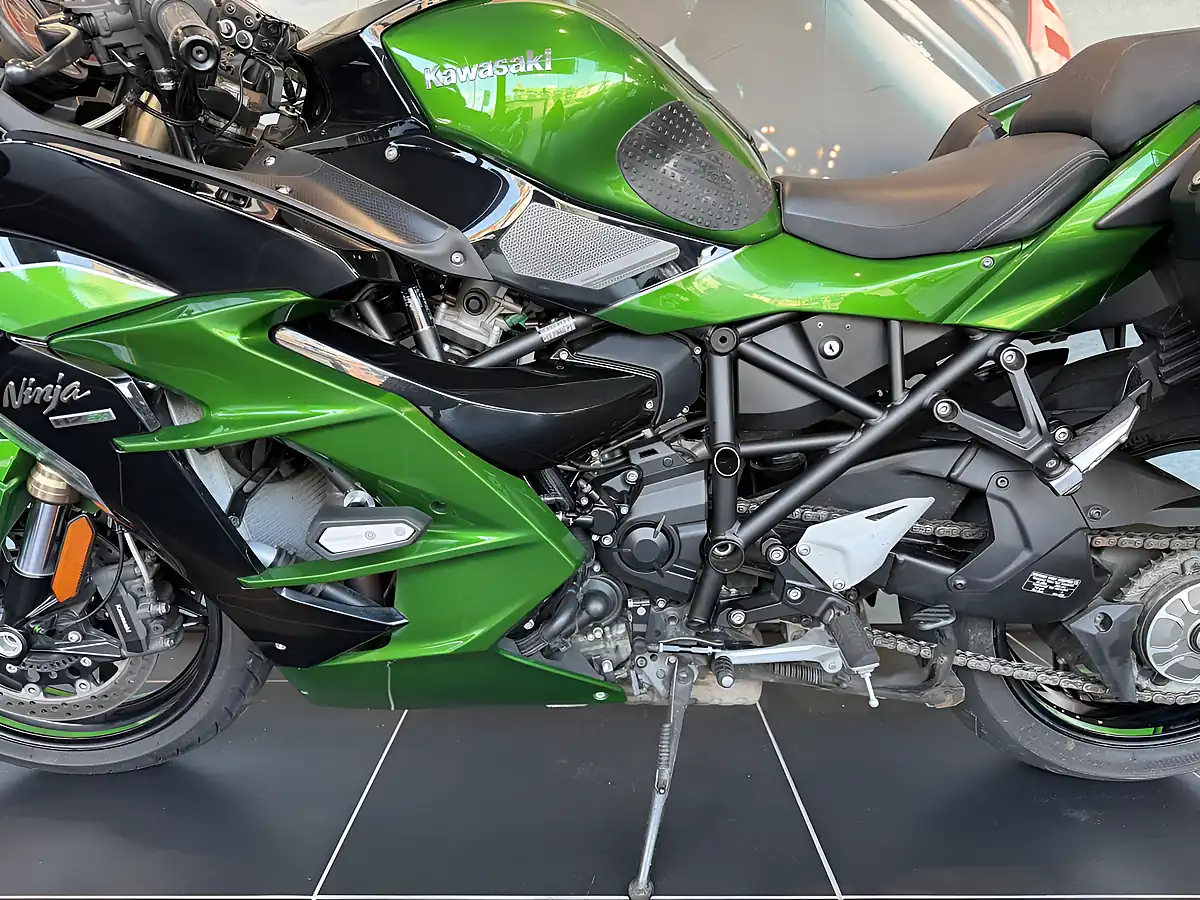 Used 2020 Kawasaki Ninja H2 Sx Se - Interior and Exterior details 12