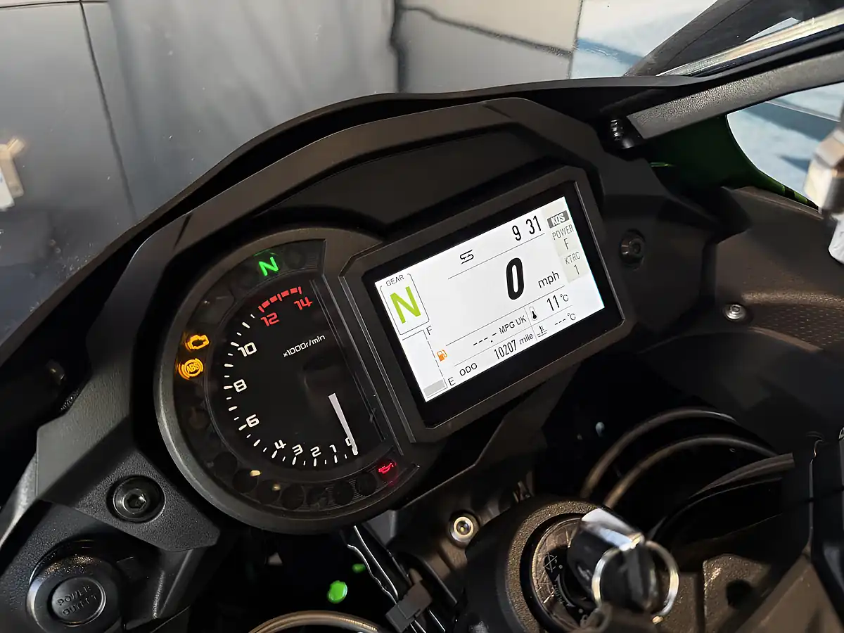 Used 2020 Kawasaki Ninja H2 Sx Se - Interior and Exterior details 15